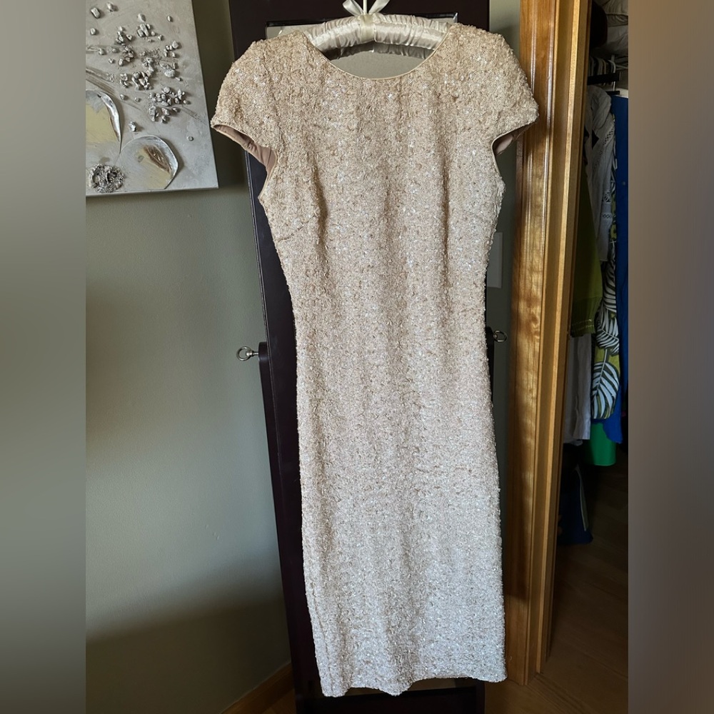 Dress the Population Gold Sequin Sheath Midi Dress. New. No tags. Size M